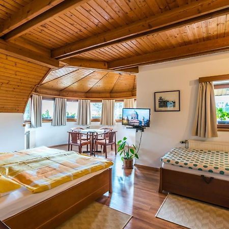 에스테르곰 Szent Kristof Panzio B&B 외부 사진