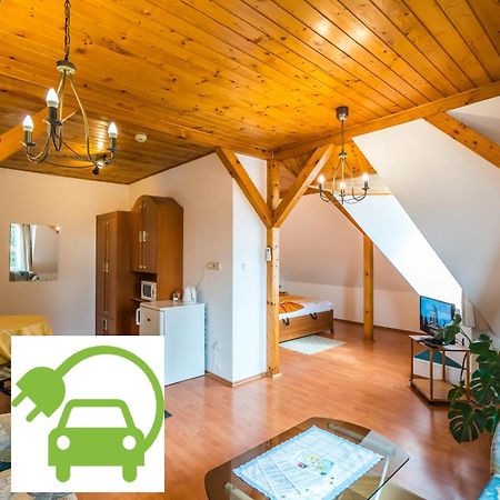 에스테르곰 Szent Kristof Panzio B&B 외부 사진