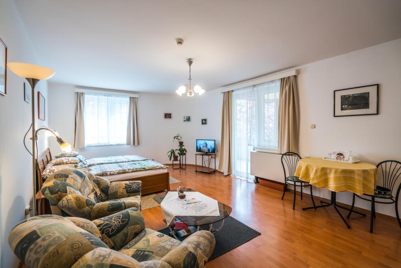 에스테르곰 Szent Kristof Panzio B&B 외부 사진