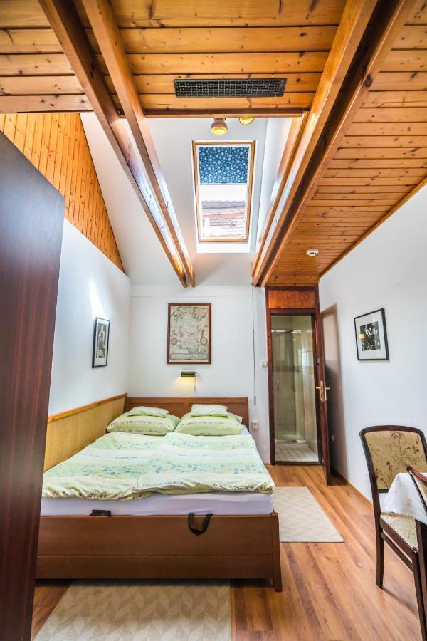 에스테르곰 Szent Kristof Panzio B&B 외부 사진