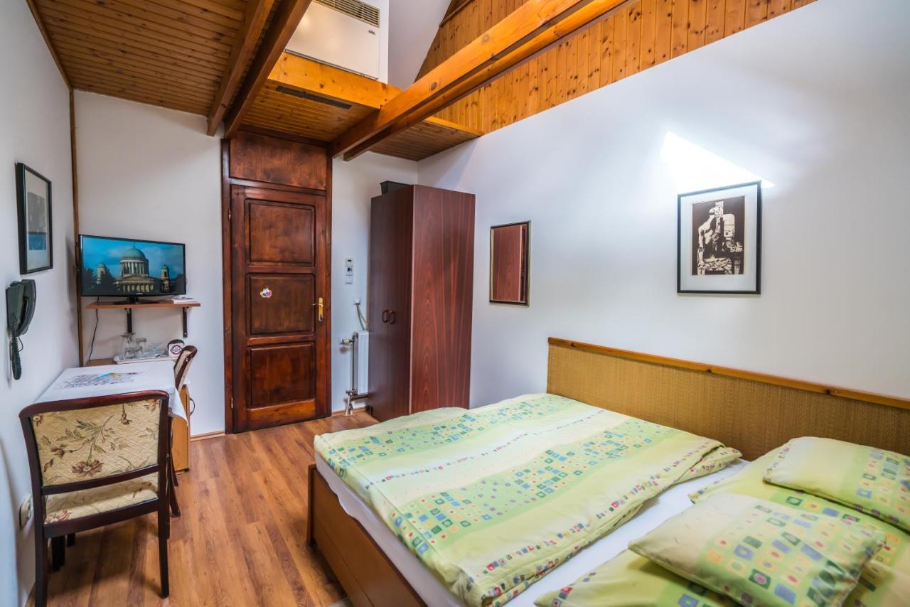 에스테르곰 Szent Kristof Panzio B&B 외부 사진