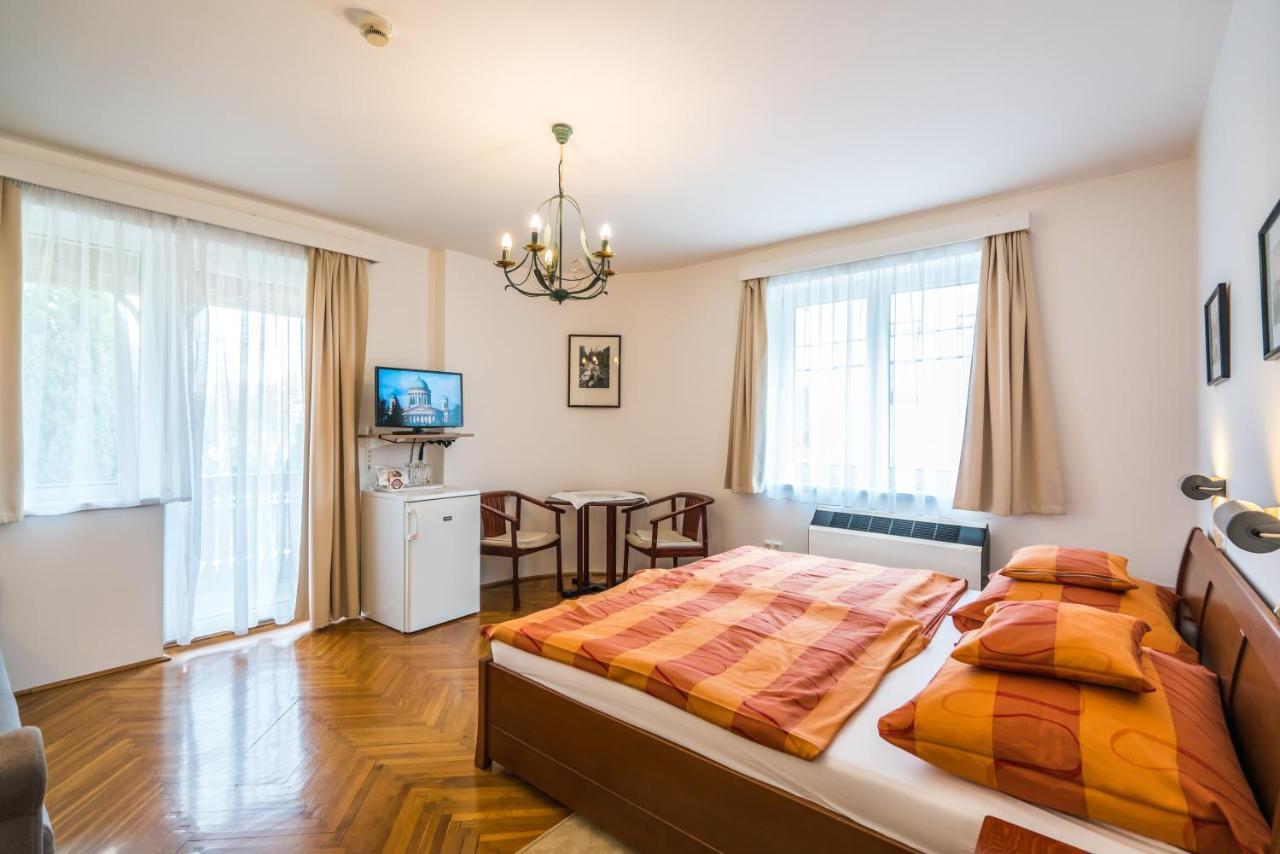 에스테르곰 Szent Kristof Panzio B&B 외부 사진