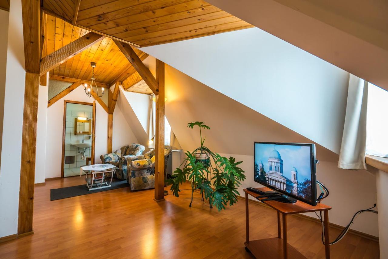 에스테르곰 Szent Kristof Panzio B&B 외부 사진