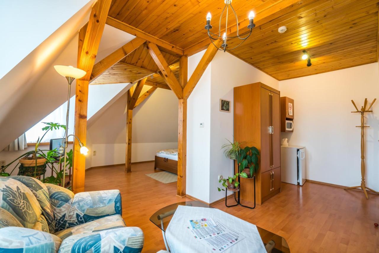 에스테르곰 Szent Kristof Panzio B&B 외부 사진